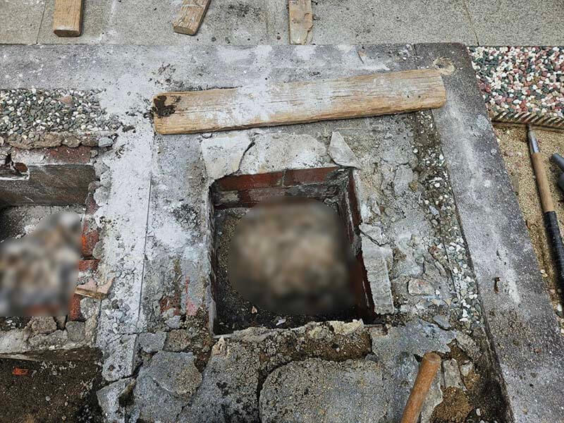 墓石撤去後の納骨スペース（カロート）内のご遺骨埋葬状況