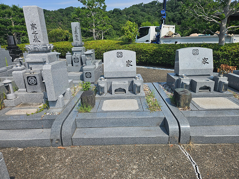 飯盛霊園での墓じまい工事前・洋型墓石の施工前状況（お墓と終活のみかげ）